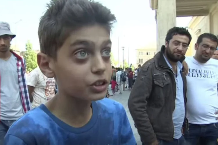
	Kinan: &quot;Parem a guerra na S&iacute;ria, n&atilde;o queremos ir para a Europa. Apenas parem a guerra&quot;, apela o menino de 13 anos.
 (Reprodução/ Youtube/ Al Jazeera)
