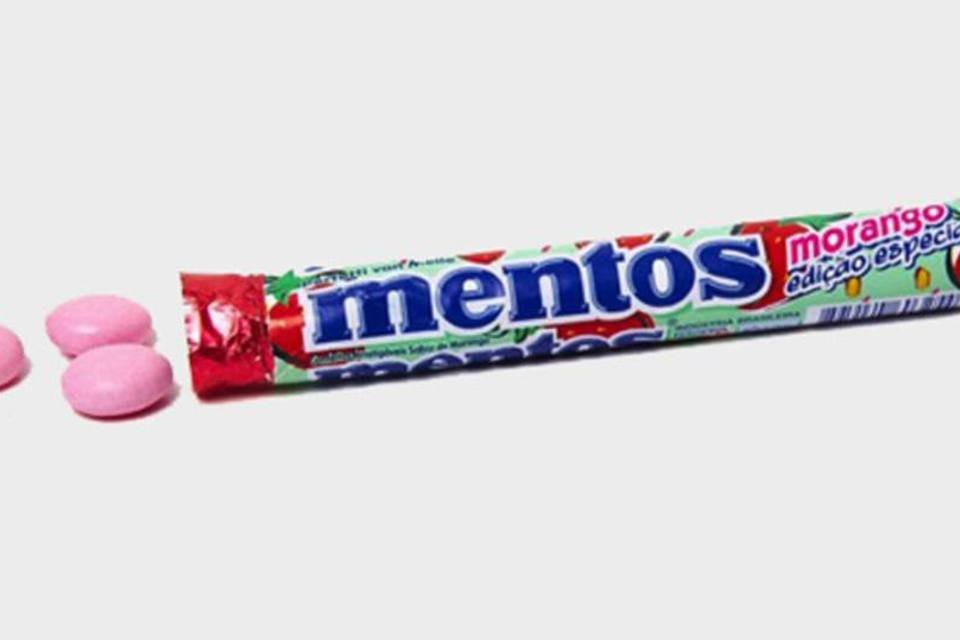 Mentos lança sabor morango a pedido de consumidores nas redes sociais