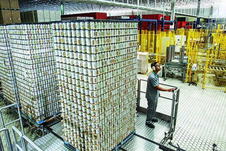 
	F&aacute;brica do grupo Petr&oacute;polis, em Alagoinhas, na Bahia: fabricante de cerveja contratou 900 pessoas no ano passado.
 (Fernando Vivas)