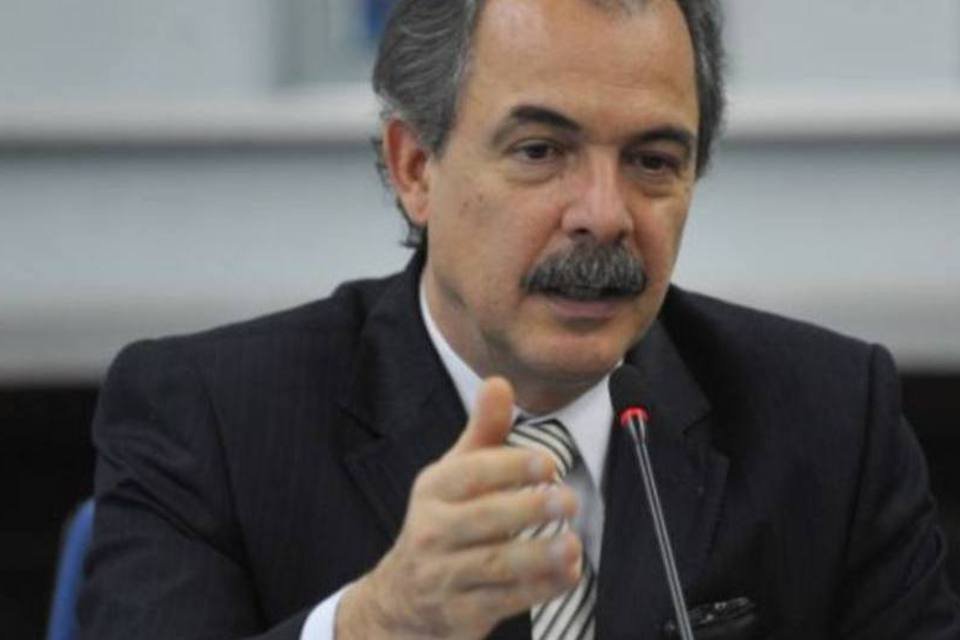 Novas denúncias são 'insustentáveis', diz Mercadante