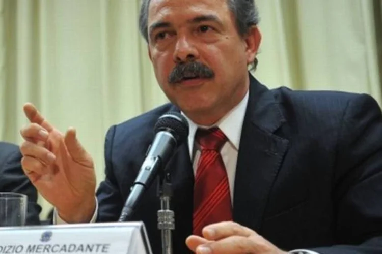 Aloizio Mercadante assinalou que metade dos recursos para inovação no Brasil vem do setor privado. A média mundial, de acordo com ele, é de dois terços do total (Fabio Rodrigues Pozzebom/ABr)