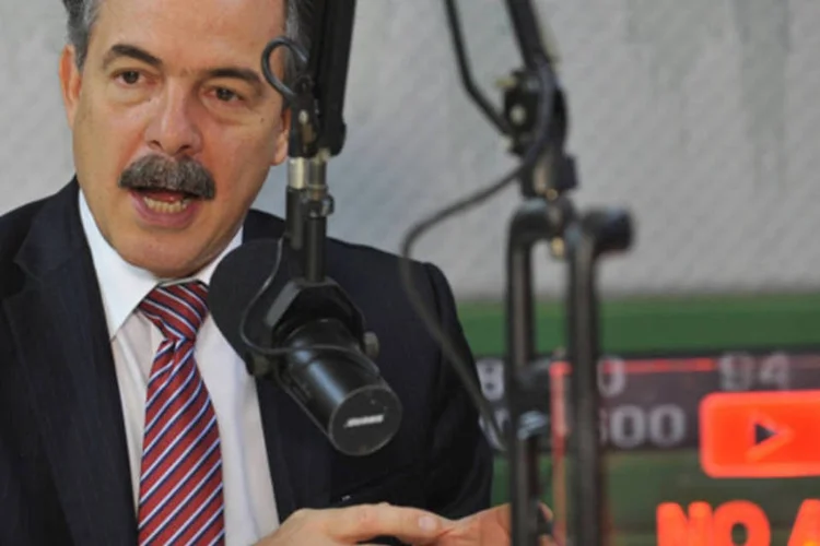 O ministro da Educação: “Estamos perdendo esses profissionais para o mercado porque os salários pagos são baixos”, disse Mercadante (Elza Fiúza/Abr)