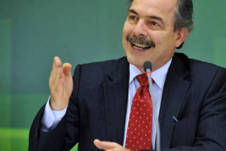 
	Aloizio Mercadante: filhos de policiais mortos em servi&ccedil;o podem obter bolsa no padr&atilde;o do ProUni
 (José Cruz/ABr)