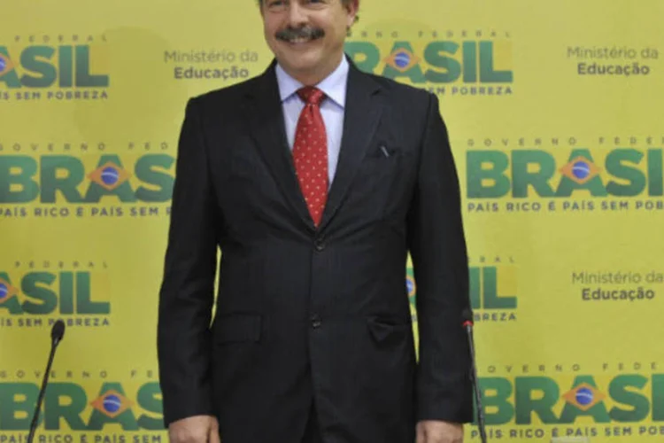 Aloizio Mercadante: "É um excelente começo, excelente notícia, mas longe de dizer que o problema do ensino médio está resolvido", afirmou o ministro da Educação (Valter Campanato/ABr)