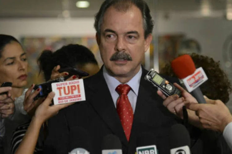 
	O ministro da Educa&ccedil;&atilde;o, Aloizio Mercadante: Mercadante ressaltou que a proposta de reforma pol&iacute;tica n&atilde;o &eacute; nova e j&aacute; foi proposta em outros governos, sem sucesso.
 (Fábio Rodrigues Pozzebom/ABr)