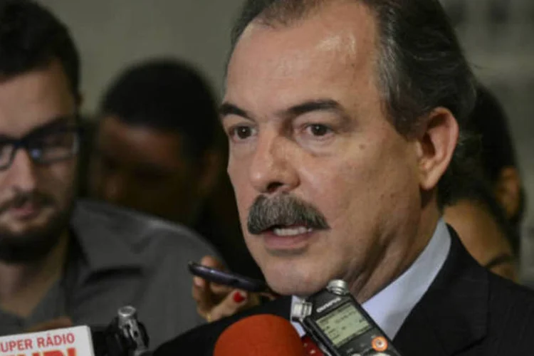 
	&quot;Ela (a presidente) falou que era plebiscito para instituir um processo constituinte espec&iacute;fico para fins da reforma pol&iacute;tica, ou seja, foco&quot;, diz Mercadante
 (Fábio Rodrigues Pozzebom/ABr)
