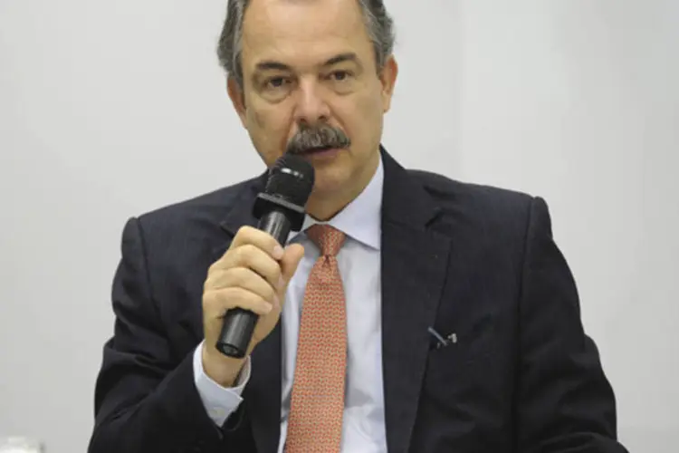 
	O ministro da Educa&ccedil;&atilde;o, Aloizio Mercadante: o ministro disse que educa&ccedil;&atilde;o de qualidade custa caro e que o Brasil precisa aumentar o investimento no setor
 (Elza Fiúza/ABr)