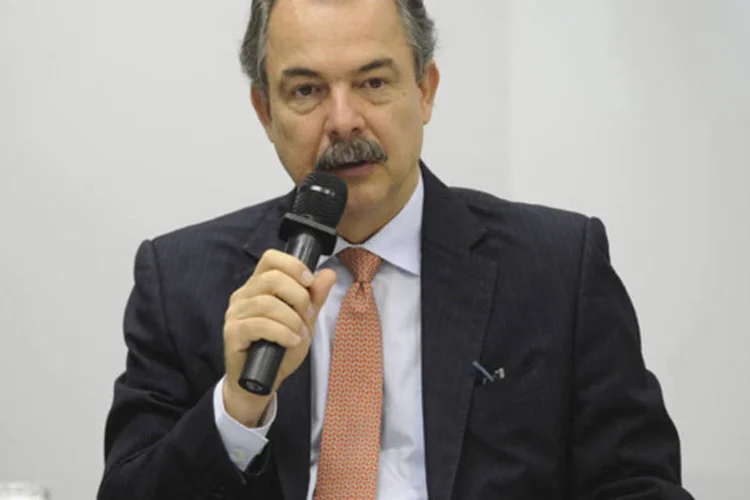 O ministro da Educação, Aloizio Mercadante: na semana passada, nove estados do Nordeste e parte do Norte sofreram com a falta de energia (Elza Fiúza/ABr)
