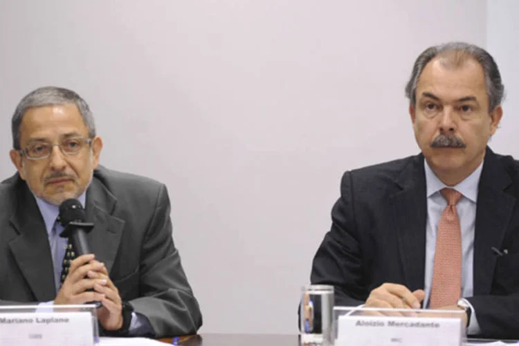 O ministro da Educação, Aloizio Mercadante fala do PNE: “Essa proposta tem apoio do governo, agora precisamos de voto no Congresso e não vai ser uma disputa fácil" (Elza Fiúza/ABr)
