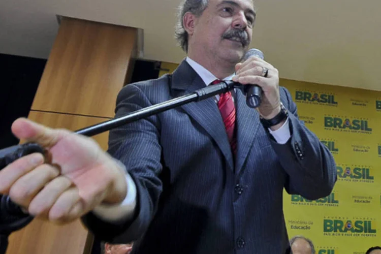 
	Aloizio Mercadante: o pa&iacute;s, de acordo com o ministro, mant&eacute;m um quadro de estabilidade econ&ocirc;mica, com baixas taxas de desemprego e redu&ccedil;&atilde;o da desigualdade (Marcello Casal Jr./ABr)