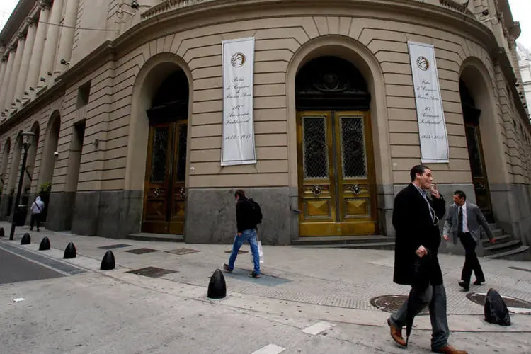 
	Buenos Aires: as taxas de juros devem oscilar entre 6% e 8%, de acordo com os t&iacute;tulos
 (Marcos Brindicci / Reuters)
