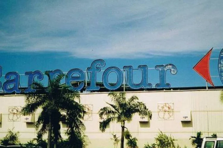 Grande ‘poder de fogo’ da nova entidade deve provocar uma melhora na rentabilidade do Carrefour, diz analista francês (Wikimedia Commons)