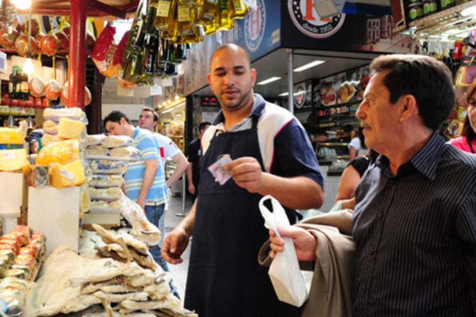 Emprego formal no varejo sobe 6,9% em janeiro em SP
