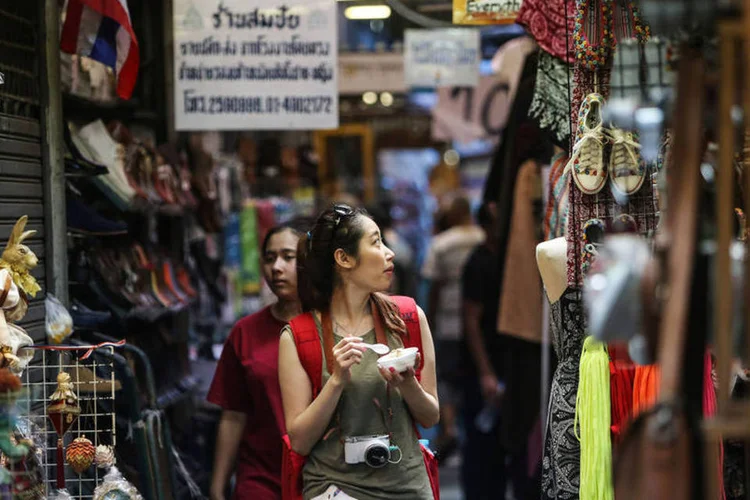 
	Chatuchak: hoje, seus mais de 27 hectares abrigam, aproximadamente, oito mil lojinhas
 (Dario Pignatelli / Bloomberg)