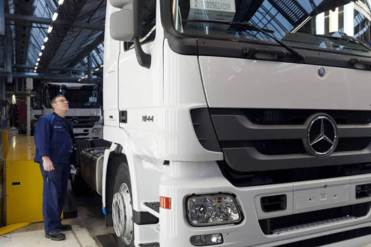 Mercedes Actros: nacionalização do Actros é resultado da experiência e know-how de engenheiros brasileiros, bem como de investimentos em desenvolvimento tecnológico (Guenter Schiffmann/Bloomberg)