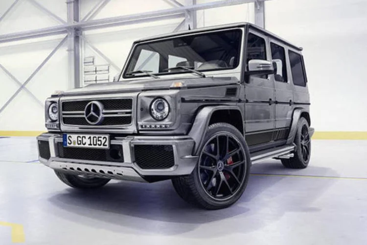 
	Mercedes-Benz Classe G recebe facelift: carro ganhou atualiza&ccedil;&atilde;o visual, sobretudo em sua vers&atilde;o de entrada G350d, com rodas de liga-leve de 18 polegadas
 (Quatro Rodas)