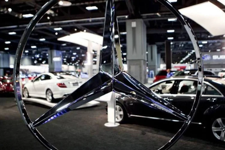 
	Daimler: empresa investir&aacute; 2,4 bilh&otilde;es de euros em pesquisa e desenvolvimento at&eacute; 2016
 (Andrew Harrer/Bloomberg)