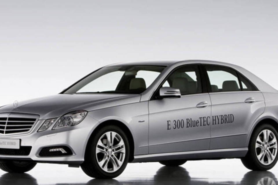 Mercedes revela versões híbridas do Classe E