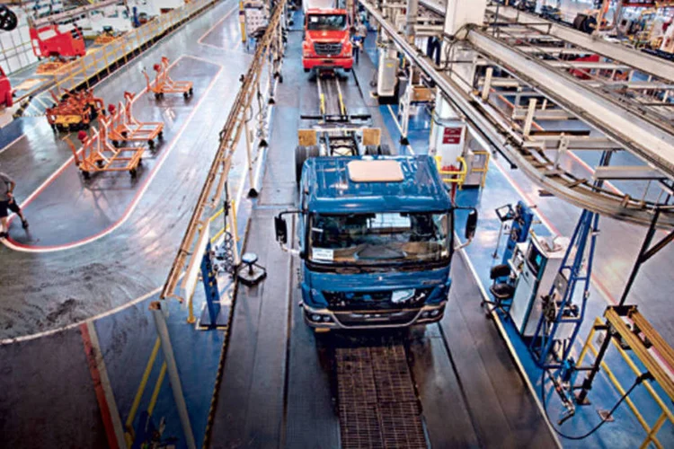 
	Produ&ccedil;&atilde;o da Mercedes em S&atilde;o Bernardo (SP): a inten&ccedil;&atilde;o do grupo &eacute; reduzir a diferen&ccedil;a dos sal&aacute;rios pagos na f&aacute;brica do ABC em rela&ccedil;&atilde;o &agrave; de Juiz de Fora (MG)
 (Claudio Gatti / EXAME)