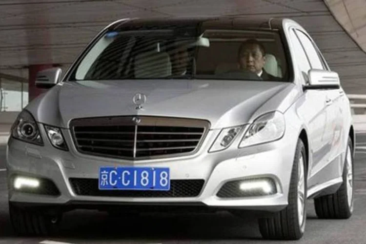 
	Mercedes-Benz Classe E: esse foi o modelo de carro mais vendido em Hong Kong em 2012 e&nbsp;custa a partir de 512.000 d&oacute;lares&nbsp;
 (NetCarShow.com)