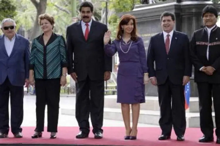 
	C&uacute;pula do Mercosul: presidentes da Venezuela, Nicol&aacute;s Maduro, do Paraguai, Horacio Cartes, do Uruguai, Jos&eacute; Mujica, e da Argentina, Cristina Kirchner, j&aacute; est&atilde;o na cidade
 (Leo Ramirez/AFP)