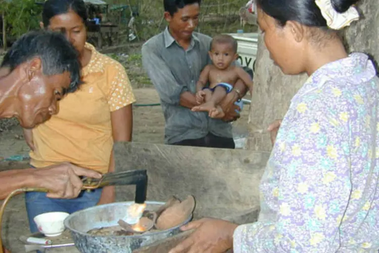 
	Trabalhadores que purificam ouro artesanalmente se exp&otilde;em &agrave; contamina&ccedil;&atilde;o por merc&uacute;rio
 (Blacksmith Institute/Divulgação)