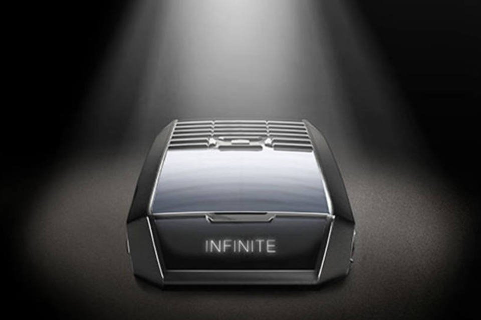 Suíça TAG Heuer lança celular com bateria infinita