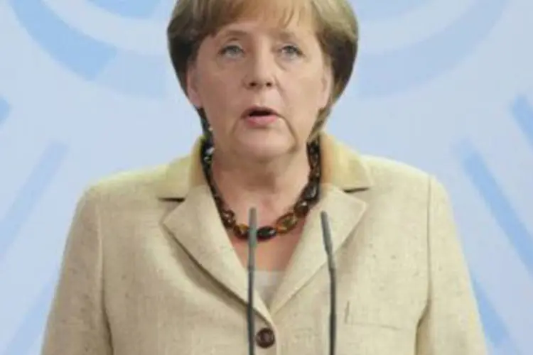 Merkel foi alvo de críticas por parte do eleitorado alemão por sua aprovação aos bilhões de euros em créditos para Grécia, Irlanda e Portugal (John Macdougall/AFP)