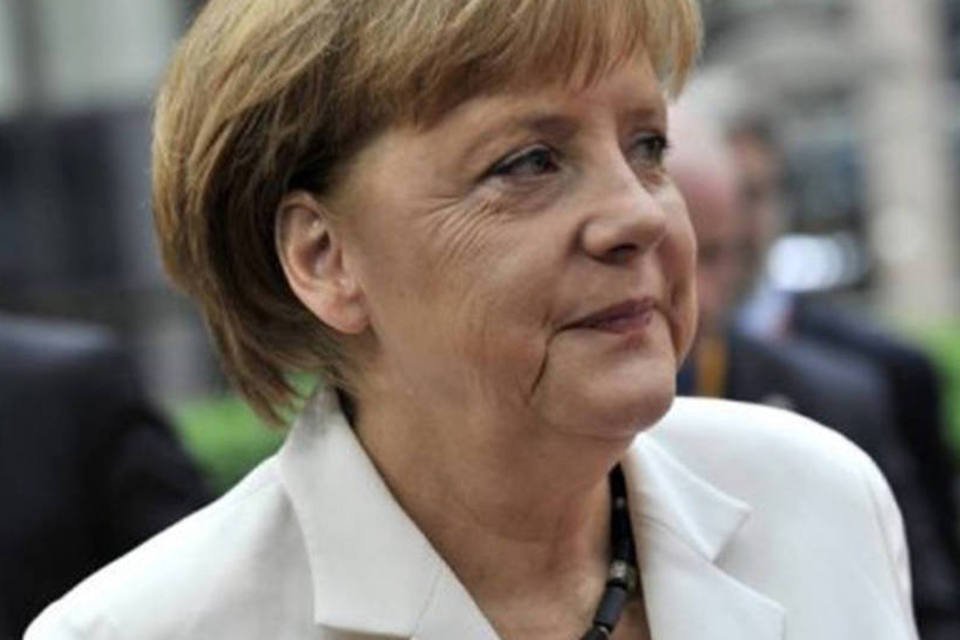 Merkel afirma que permaneceu fiel a seus princípios