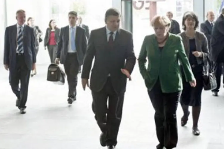 Merkel e Barroso se reuniram em Berlim em meio às especulações sobre a possibilidade de calote da Grécia
 (Guido Bergmann/AFP)