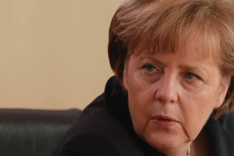 Merkel exige maior pressão da União Europeia sobre Irã