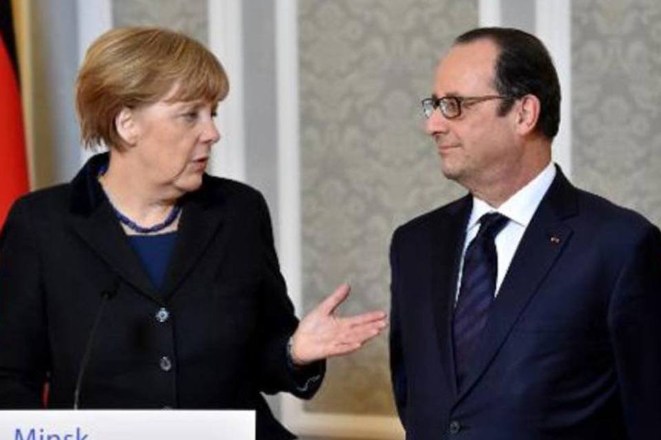 Merkel e Hollande tentam travar crise migratória