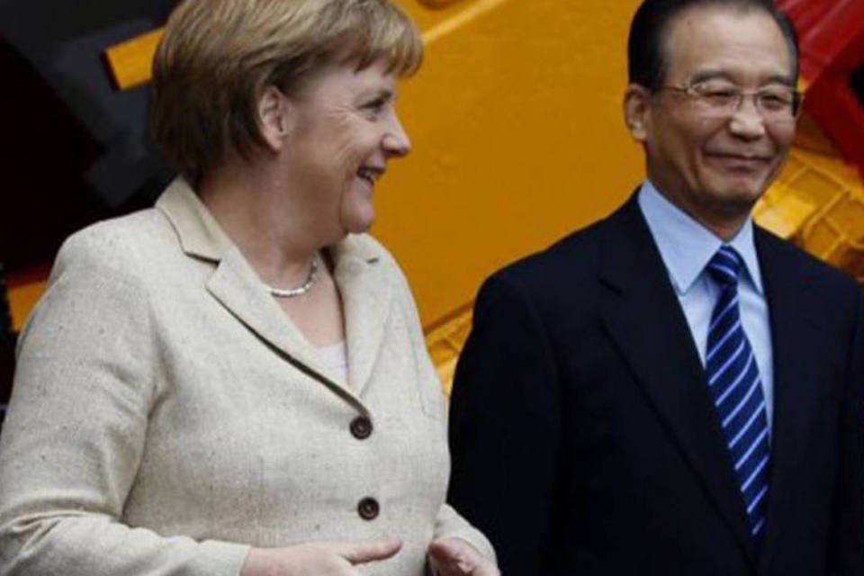 Merkel pede reciprocidade da China na abertura do mercado