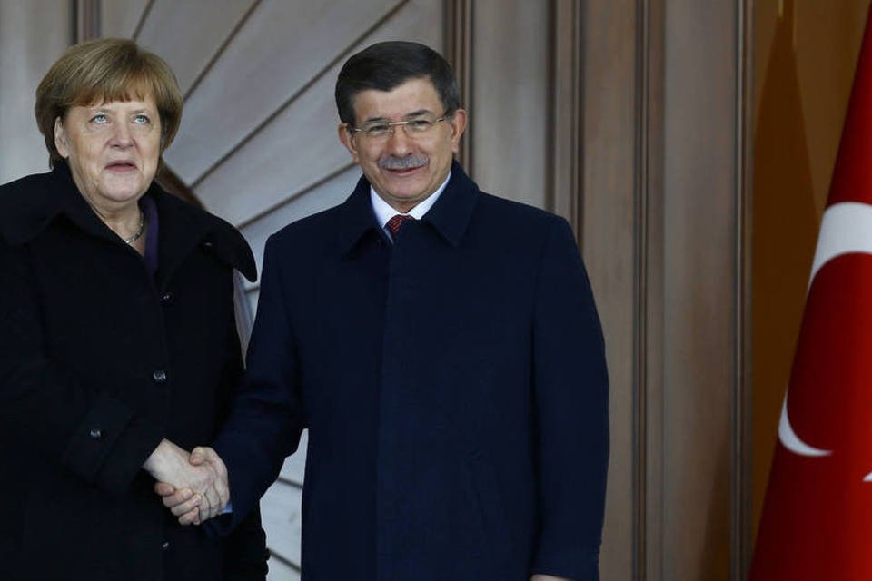 Merkel na Turquia, que continua bloqueando entrada de sírios