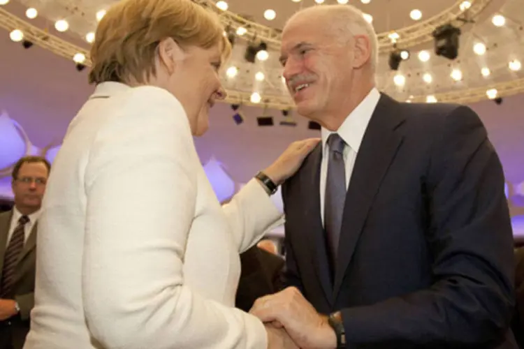Merkel e Papandreou durante o encontro: "Não se trata de um investimento nos erros do passado, mas nos sucessos do futuro", defendeu o líder grego (Henning Schacht/ Bundesregierung-Pool/Getty Images)
