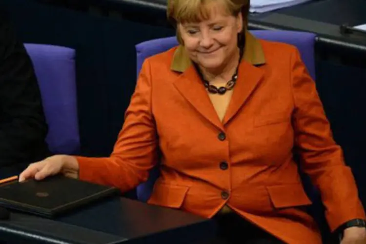 
	Angela Merkel no Parlamento: a chanceler atacou os que rejeitam a ideia, que j&aacute; havia sido mencionada pelo ministro alem&atilde;o das Finan&ccedil;as
 (Johannes Eisele/AFP)