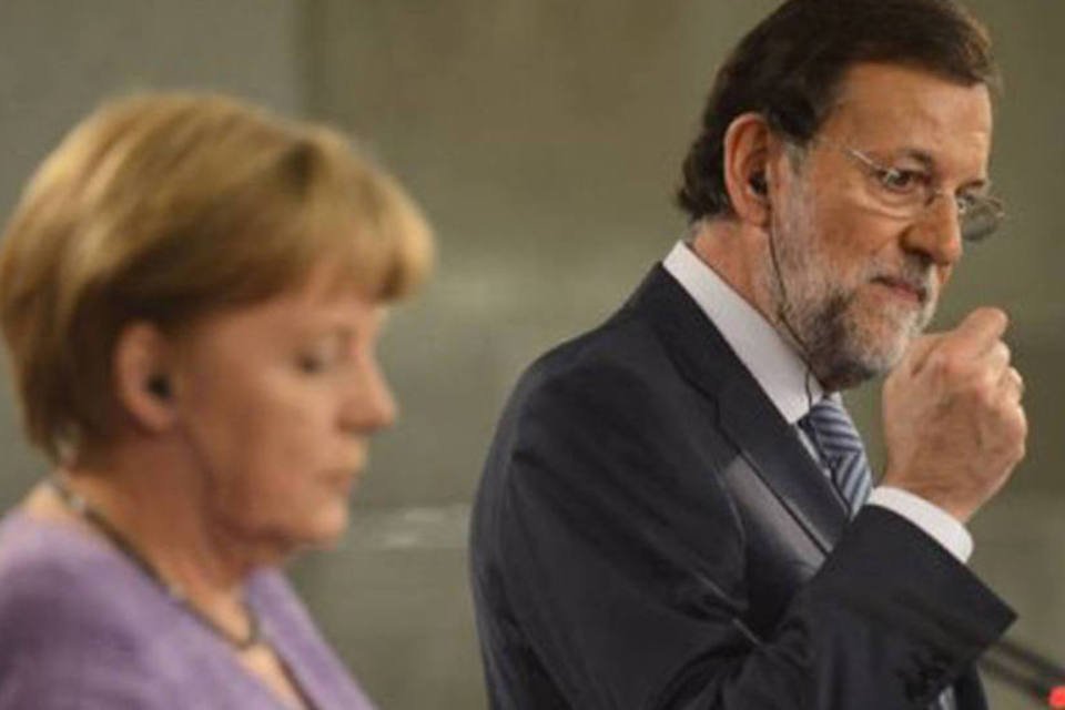 Rajoy recebe aval de Merkel e deixa no ar pedido de ajuda