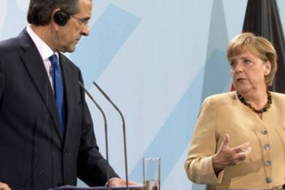 Merkel reforça apoio, mas exige que Grécia cumpra reformas
