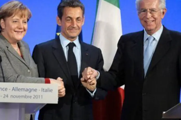 A chanceler alemã, Angela Merkel, o presidente da França, Nicolas Sarkozy, e o primeiro-ministro italiano, Mario Monti.