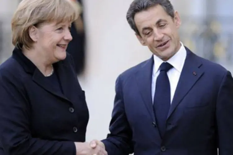 A chanceler alemã Angela Merkel e o presidente francês Nicolas Sarkozy anunciaram um acordo na segunda-feira
 (Eric Feferberg/AFP)