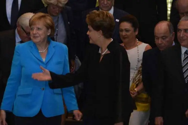 
	A presidenta Dilma Rousseff e o vice-presidente Michel Temer recebem a chanceler da Alemanha, Angela Merkel, no Pal&aacute;cio da Alvorada
 (Valter Campanato/Agência Brasil)