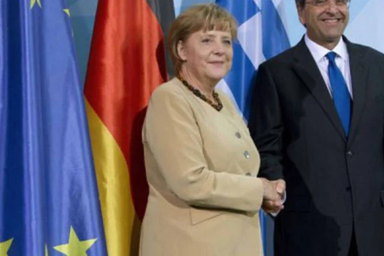 
	Angela Merkel e Antonis Samaras se re&uacute;nem em Berlim: Merkel comemorou que o dirigente grego tenha reservado &agrave; Alemanha sua primeira visita ao exterior&nbsp;
 (David Gannon/AFP)