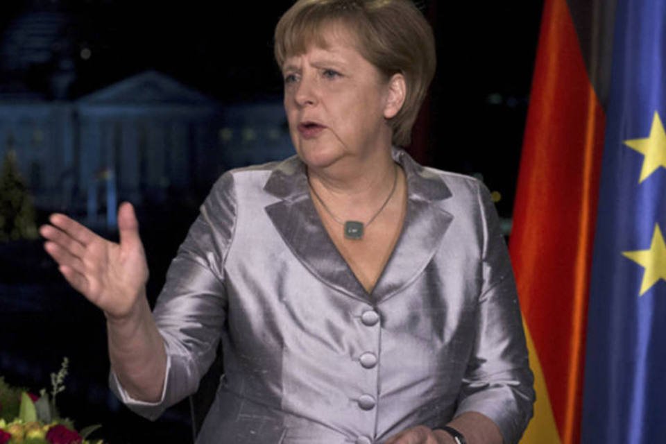 Merkel diz que crise da zona do euro está longe de acabar