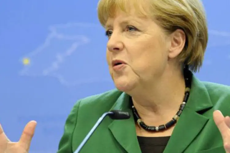 A chanceler alemã, Angela Merkel, fala com a imprensa em Bruxelas (John Thys/AFP)