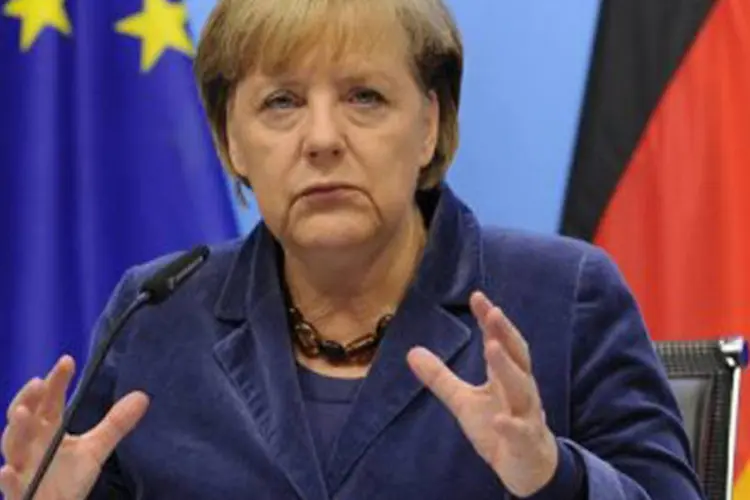 Merkel afirmou que trabalhará com Monti para superar os desafios da Eurozona e pelo bem da Europa
 (John Thys/AFP)