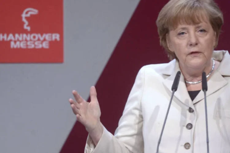 
	&quot;N&oacute;s tivemos de adotar medidas que n&atilde;o precisam ser o padr&atilde;o para um setor banc&aacute;rio s&oacute;lido e seguro na Europa&quot;, disse Merkel
 (REUTERS/Fabian Bimmer)