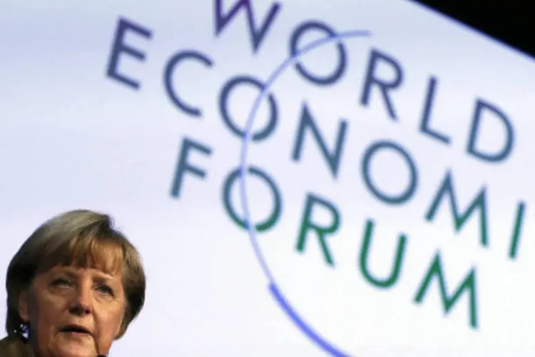 A chanceler alemã Angela Merkel discursa durante a reunião anual do Fórum Econômico Mundial (WEF) em Davos (REUTERS / Pascal Lauene)