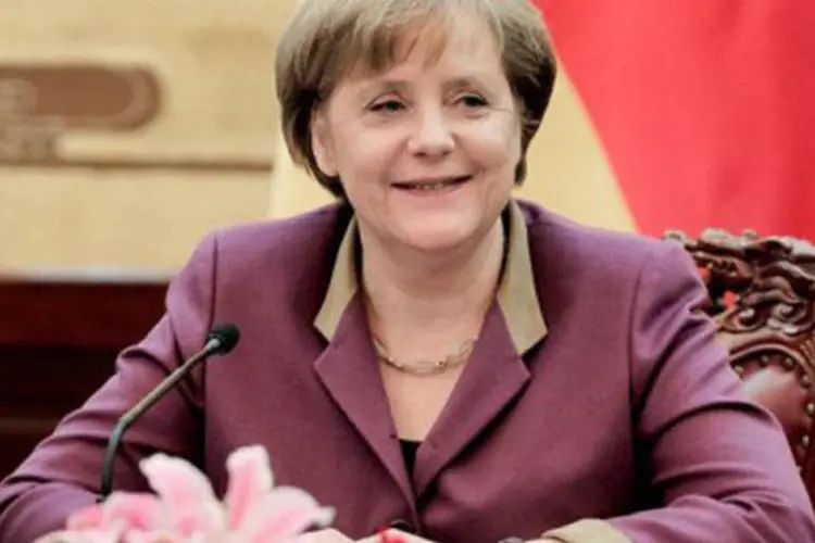 Merkel reagiu de forma discreta ao incidente, que ocorreu durante um jantar partidário (Lintao Zhang/AFP)