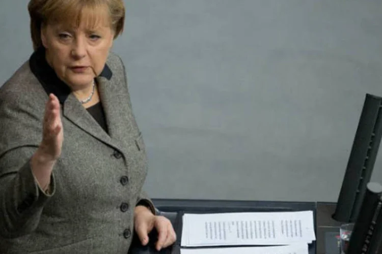 
	A chanceler alem&atilde; Angela Merkel: &quot;muitas perguntas ainda est&atilde;o sem resposta e vamos nos esfor&ccedil;ar por respond&ecirc;-las assim que tudo for esclarecido&quot;, afirmou
 (AFP/Johannes Eisele)