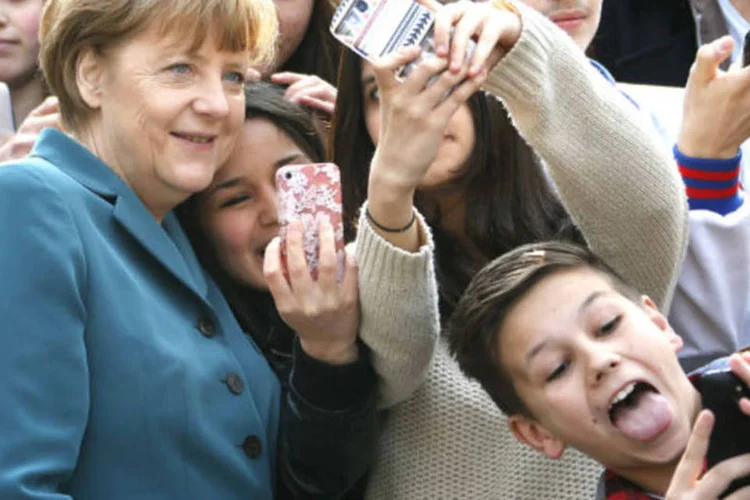 
	&nbsp;Angela Merkel: bloco conservador ficou com 35 e 36 cadeiras na Euroc&acirc;mara
 (REUTERS/Fabrizio Bensch)